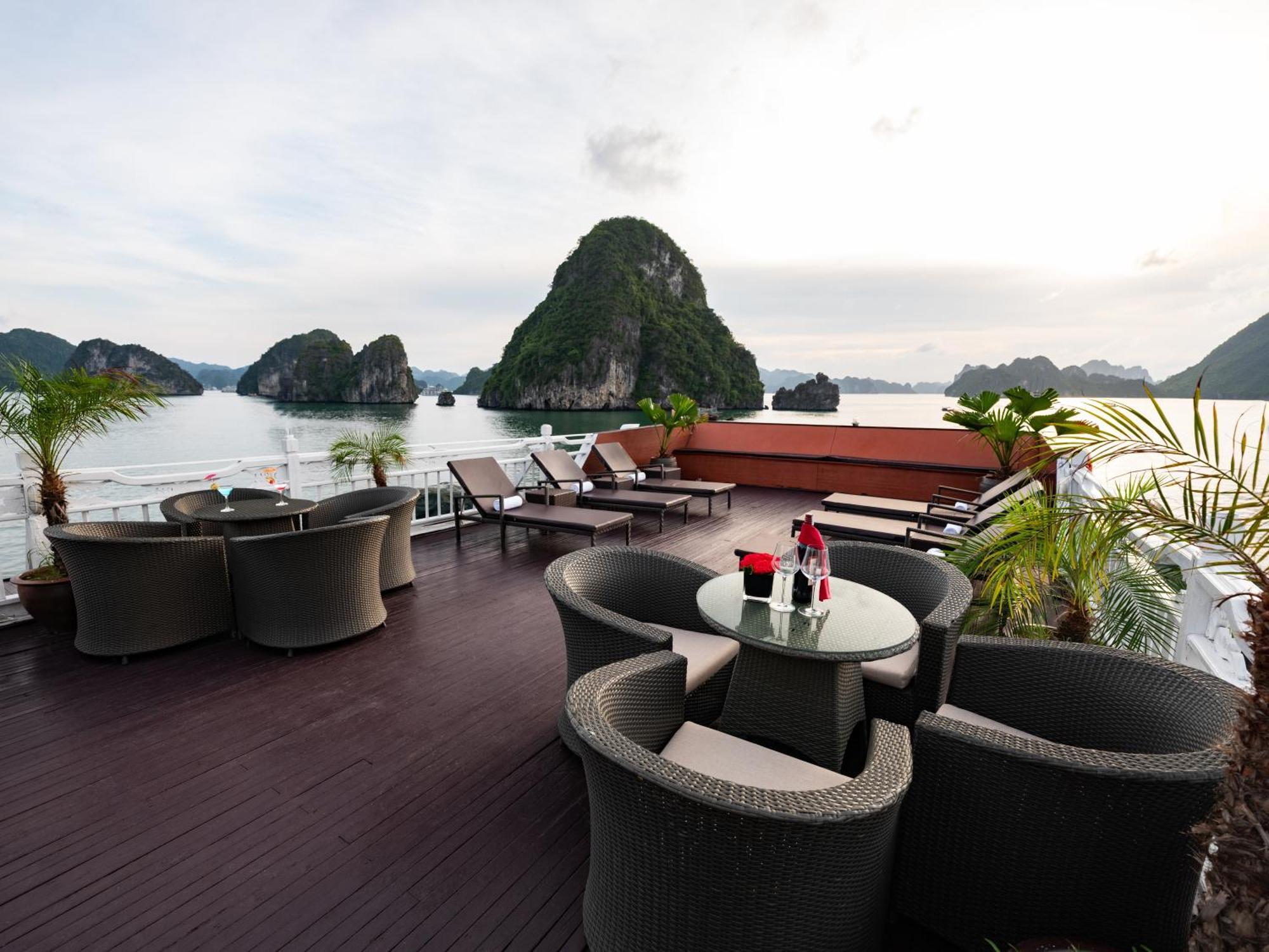 Hera Boutique Cruise Ha Long Bay Екстер'єр фото