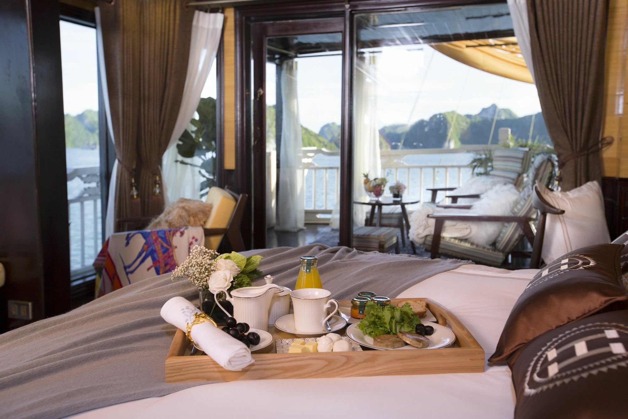 Hera Boutique Cruise Ha Long Bay Екстер'єр фото